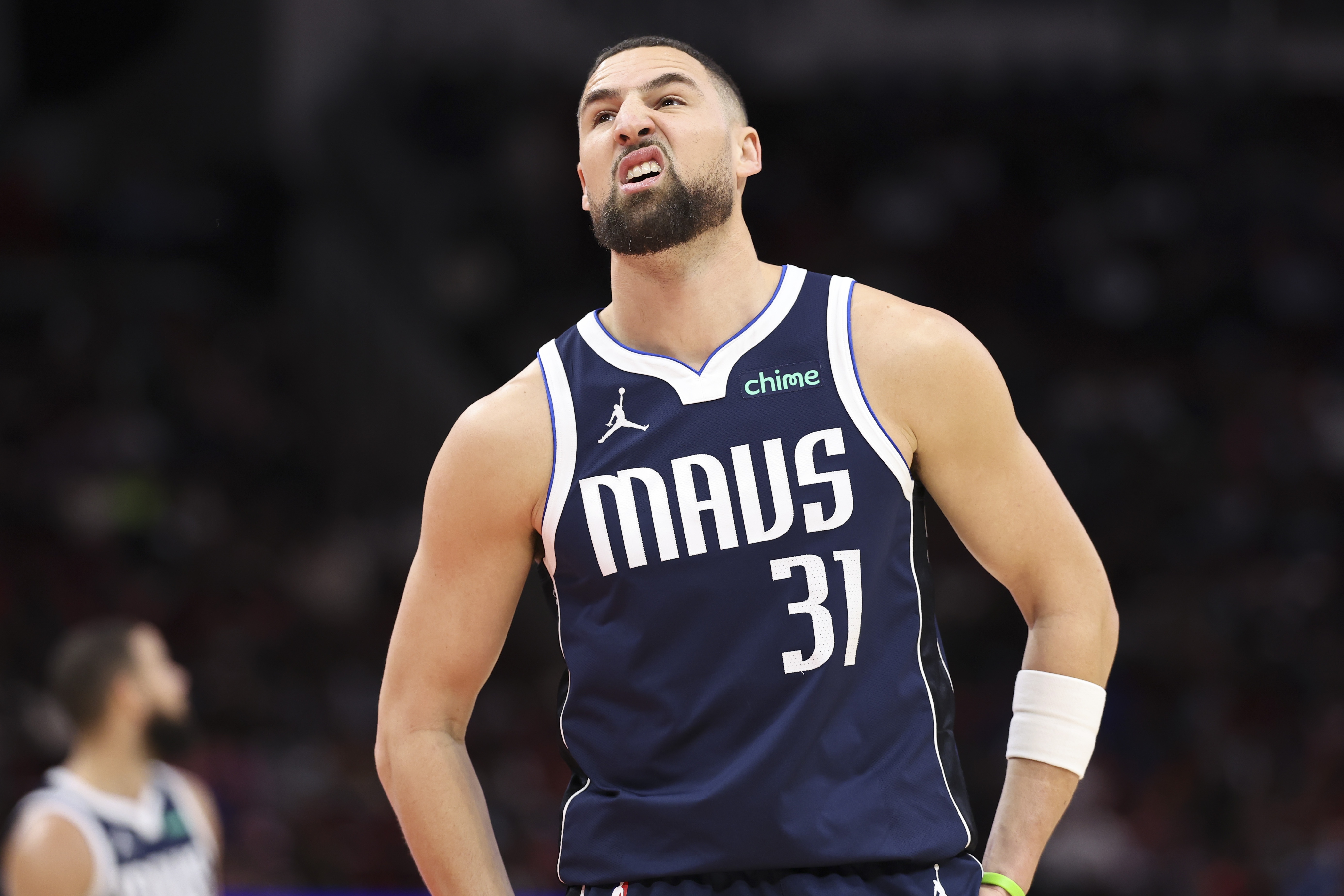 世界杯-尽力输出!克莱全场13投7中&三分10中4 拿下18分1篮板2助攻